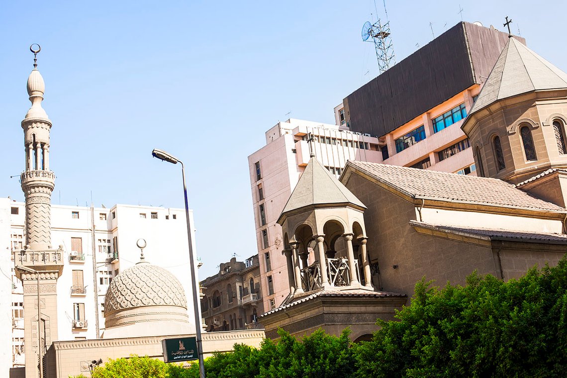 Moské og kirke i Kairo. Foto: Arnt Jensvoll Moské og kirke i Kairo. Foto: Arnt Jensvoll