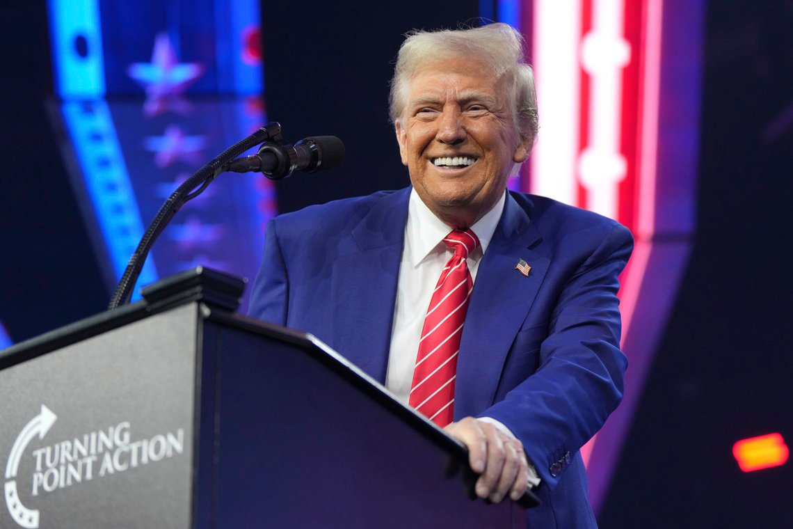 JUBEL: Donald Trump jubler over våpenhvileavtalen mellom Israel og Hamas. (AP Photo/Rick Scuteri) JUBEL: Donald Trump jubler over våpenhvileavtalen mellom Israel og Hamas. (AP Photo/Rick Scuteri)