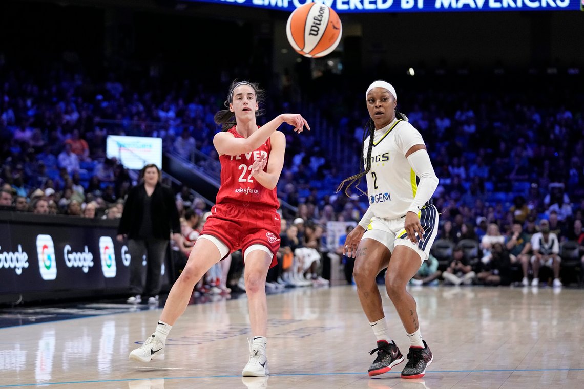 Caitlin Clark (22) ble kåret til Athlete of the Year. Selv forklarte hun dette med sine «hvite privilegier». Foto: AP /Tony Gutierrez/ NTB Caitlin Clark (22) ble kåret til Athlete of the Year. Selv forklarte hun dette med sine «hvite privilegier». Foto: AP /Tony Gutierrez/ NTB