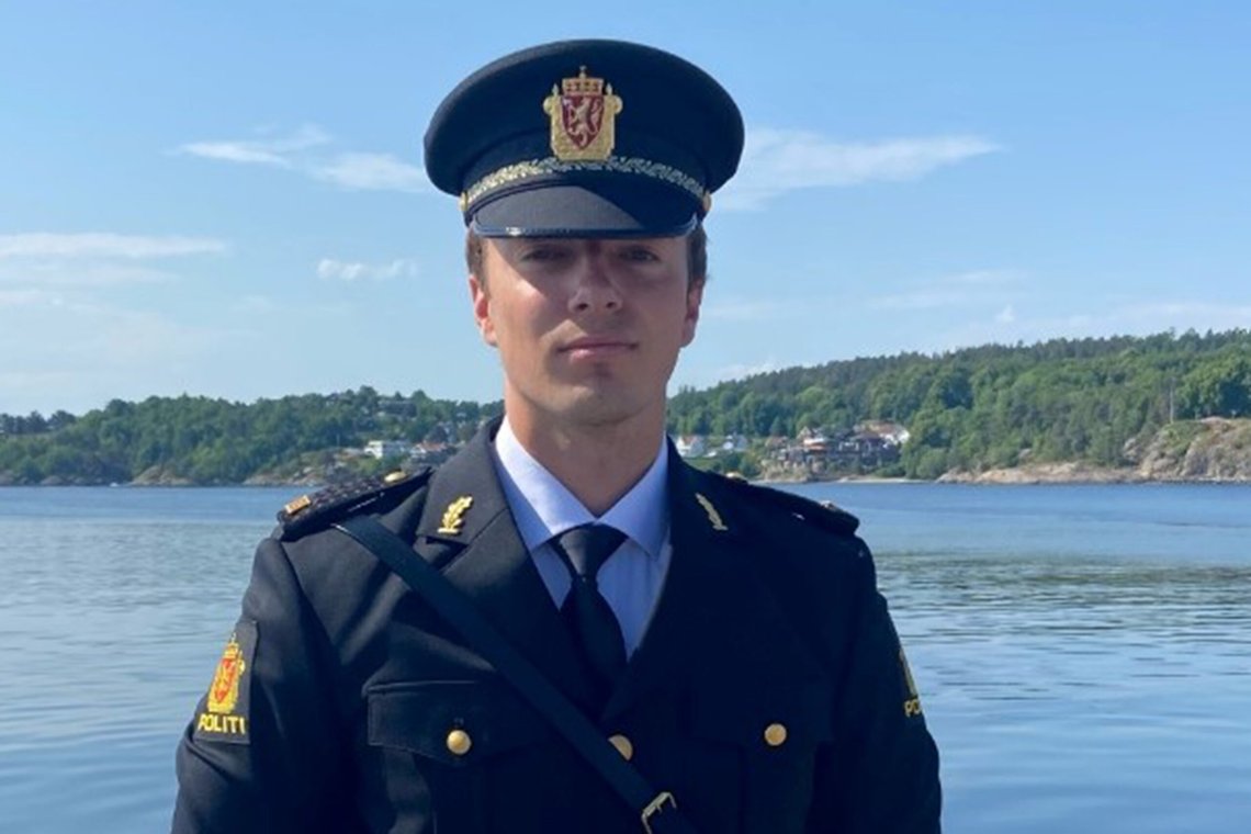 Stavanger 20241228.
Det var Markus Botnen (25) som ble skutt og drept under et oppdrag på Klepp natt til i dag. Botnen var ansatt som politibetjent ved Jæren politistasjon.
Navnet frigis i samråd med de pårørende.
Foto: Politiet / Handout / NTB Stavanger 20241228.
Det var Markus Botnen (25) som ble skutt og drept under et oppdrag på Klepp natt til i dag. Botnen var ansatt som politibetjent ved Jæren politistasjon.
Navnet frigis i samråd med de pårørende.
Foto: Politiet / Handout / NTB