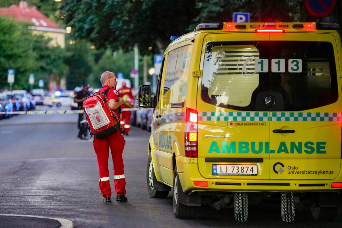 Ambulansepersonell er blant dem som mottar flest voldstrusler, ifølge en undersøkelse fra Sintef. Foto: Beate Oma Dahle / NTB Ambulansepersonell er blant dem som mottar flest voldstrusler, ifølge en undersøkelse fra Sintef. Foto: Beate Oma Dahle / NTB