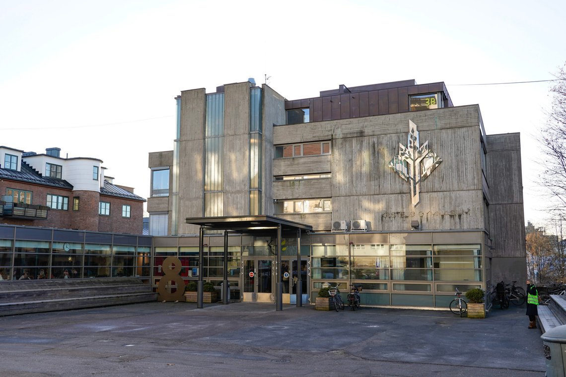 Oslo 20241209.
Politiet rykket ut til Kristelig Gymnasium i Oslo mandag formiddag etter melding om en trusselsituasjon. Situasjonen er nå under kontroll.
Foto: Gorm Kallestad / NTB Oslo 20241209.
Politiet rykket ut til Kristelig Gymnasium i Oslo mandag formiddag etter melding om en trusselsituasjon. Situasjonen er nå under kontroll.
Foto: Gorm Kallestad / NTB