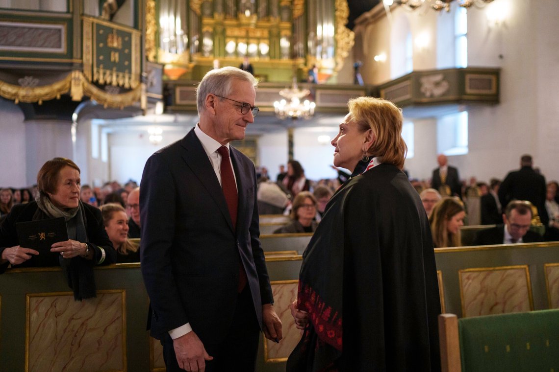 Oslo 20241129.
Statsminister Jonas Gahr Støre og Palestinas ambassadør Marie Antoinette Sedin under fredsmarkeringen i Oslo domkirke i anledning FNs internasjonale dag for solidaritet med det palestinske folk.
Foto: Cornelius Poppe / NTB / POOL Oslo 20241129.
Statsminister Jonas Gahr Støre og Palestinas ambassadør Marie Antoinette Sedin under fredsmarkeringen i Oslo domkirke i anledning FNs internasjonale dag for solidaritet med det palestinske folk.
Foto: Cornelius Poppe / NTB / POOL
