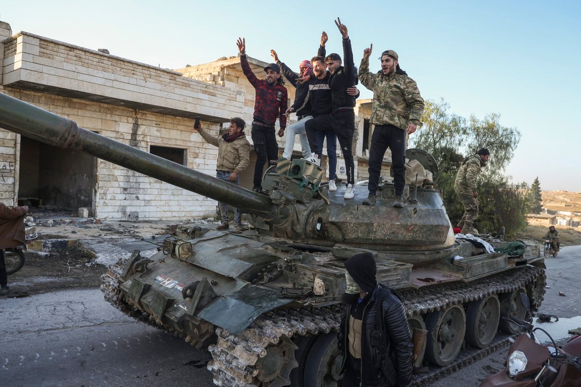 UDI peker på økt uro i Midtøsten som en mulig forklaring på asylstrømmen. De siste dagene har tusenvis av syriske opprørere inntatt storbyen Aleppo med liten motstand fra regjeringstroppene. Foto Omar Albam / AP / NTB UDI peker på økt uro i Midtøsten som en mulig forklaring på asylstrømmen. De siste dagene har tusenvis av syriske opprørere inntatt storbyen Aleppo med liten motstand fra regjeringstroppene. Foto Omar Albam / AP / NTB