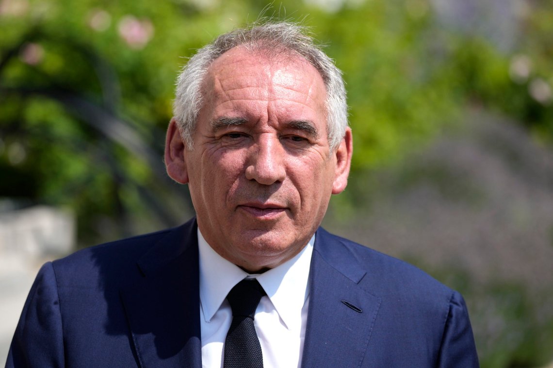 Den franske sentrumspolitikeren François Bayrou blir statsminister. Han leder sitt eget parti, men inngikk for flere år siden et samarbeid med partiet til president Emmanuel Macron. Foto: François Mori / AP / NTB Den franske sentrumspolitikeren François Bayrou blir statsminister. Han leder sitt eget parti, men inngikk for flere år siden et samarbeid med partiet til president Emmanuel Macron. Foto: François Mori / AP / NTB