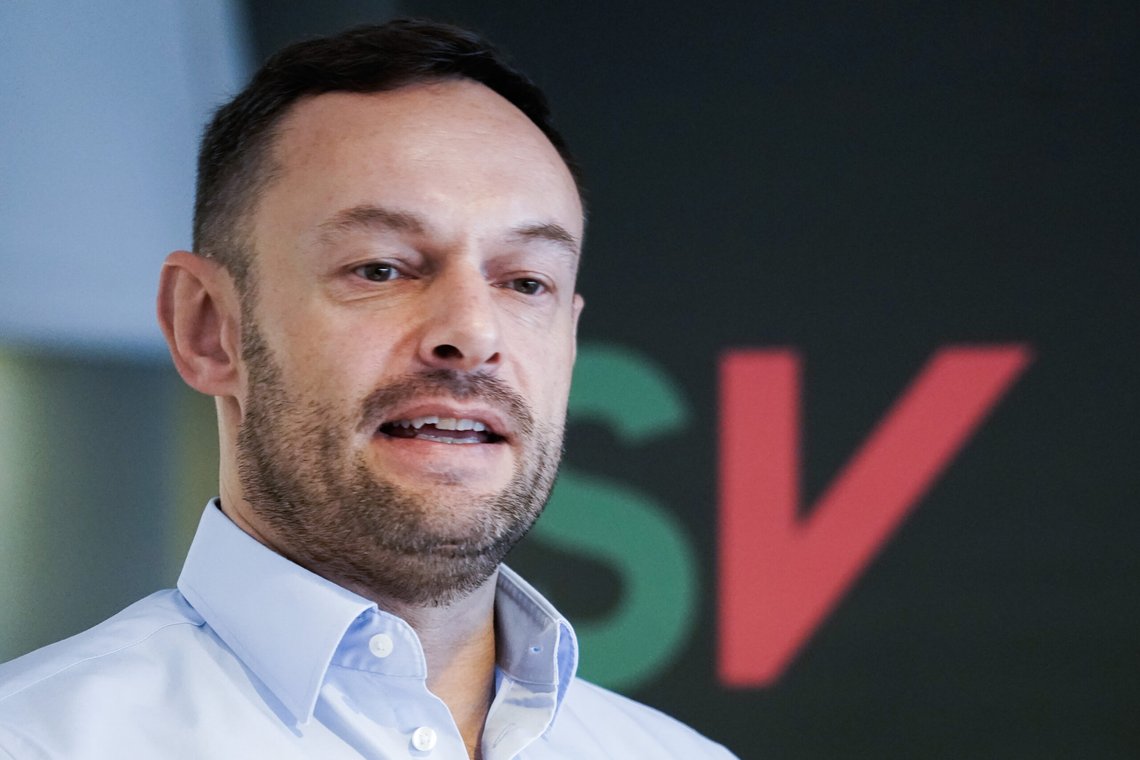 SV-nestleder Torgeir Knag Fylkesnes advarer om at Norge ikke lenger kan leke klimapolitikk, og starte å betale i stedet.
Foto: Thomas Fure / NTB SV-nestleder Torgeir Knag Fylkesnes advarer om at Norge ikke lenger kan leke klimapolitikk, og starte å betale i stedet.
Foto: Thomas Fure / NTB