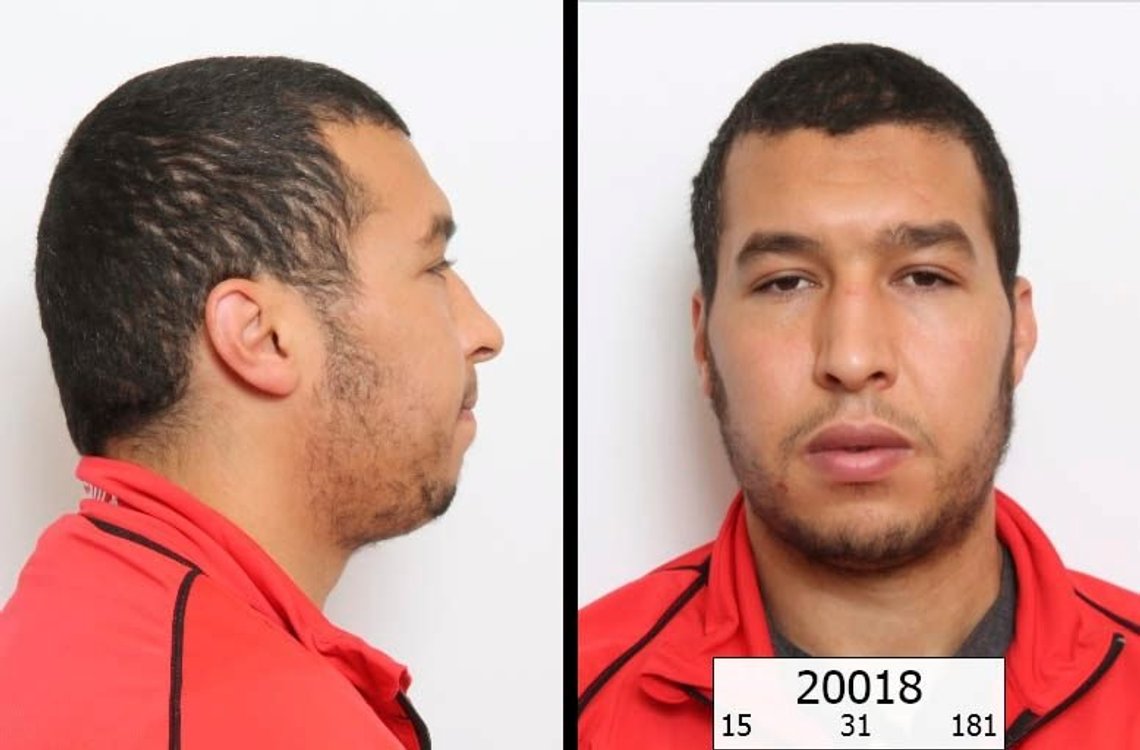 TATT: Marokkaneren Ismail Ouhnou (37) rømte fra fengsel og gjorde flere grove innbrudd. Nå er han tatt igjen i Hustadvika. Foto: Politiet TATT: Marokkaneren Ismail Ouhnou (37) rømte fra fengsel og gjorde flere grove innbrudd. Nå er han tatt igjen i Hustadvika. Foto: Politiet