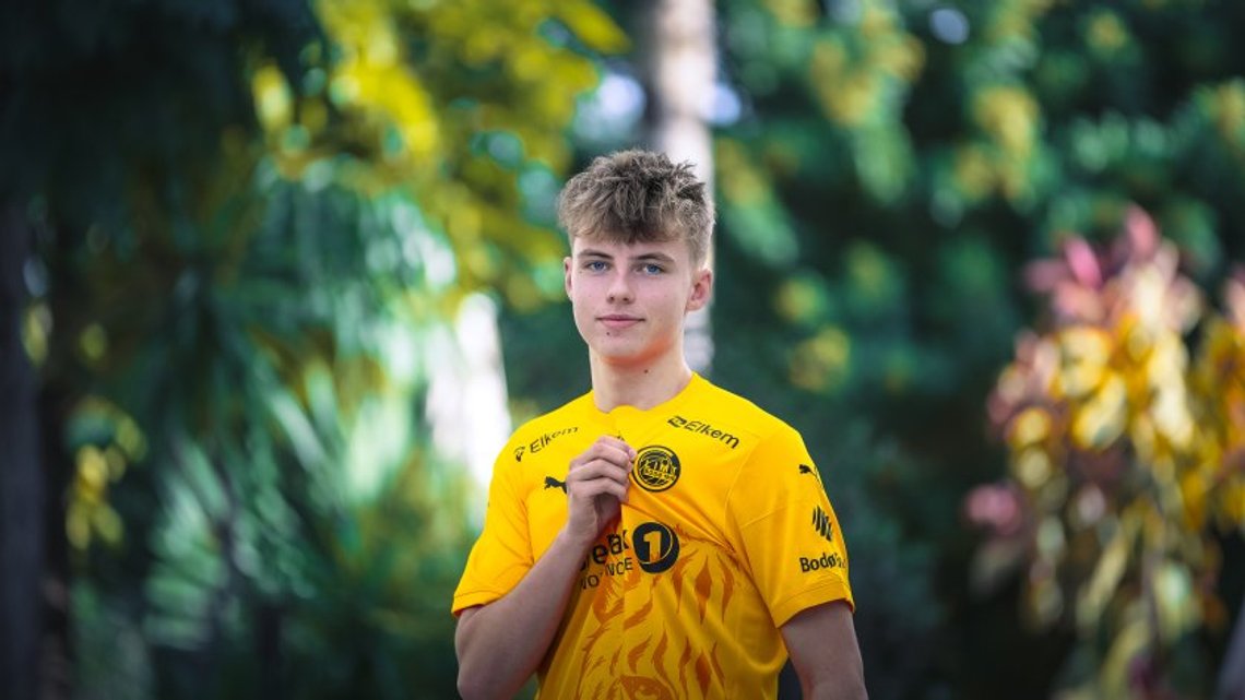 Det danske supertalentet Mikkel Bro Hansen (15) valgte Bodø/Glimt. Der får han to danske lagkamerater som har gitt ham gode råd. Foto: Bodø/Glimt. Det danske supertalentet Mikkel Bro Hansen (15) valgte Bodø/Glimt. Der får han to danske lagkamerater som har gitt ham gode råd. Foto: Bodø/Glimt.