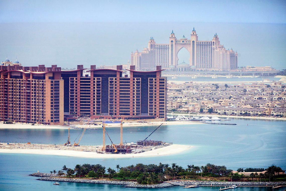 Hotell Atlantis i bakgrunnen, er et luksushotell på toppen av Palm Jumeirah i Dubai. Foto: Arnt Jensvoll Hotell Atlantis i bakgrunnen, er et luksushotell på toppen av Palm Jumeirah i Dubai. Foto: Arnt Jensvoll