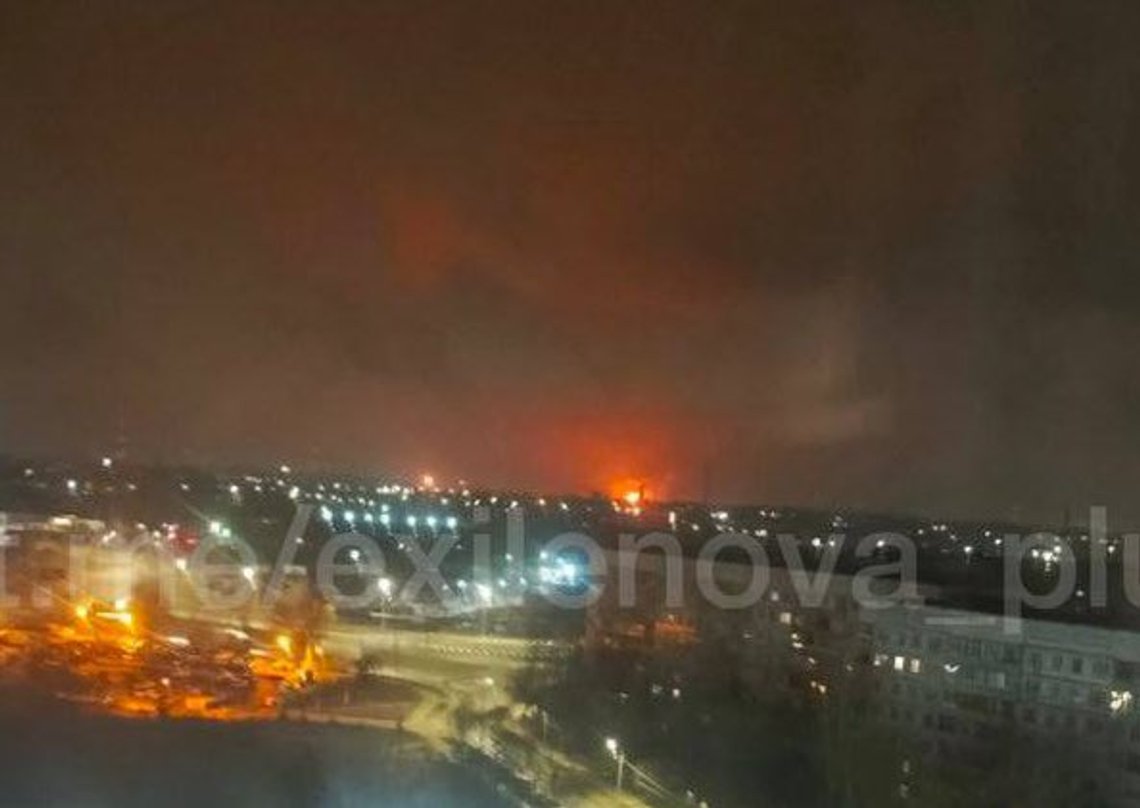 Dette bildet skal angivelig vise brann i Ryazan, Russland. Oljestrømmen fra Russland skal være delvis lammet. Foto: X/ MAKS 24 Dette bildet skal angivelig vise brann i Ryazan, Russland. Oljestrømmen fra Russland skal være delvis lammet. Foto: X/ MAKS 24