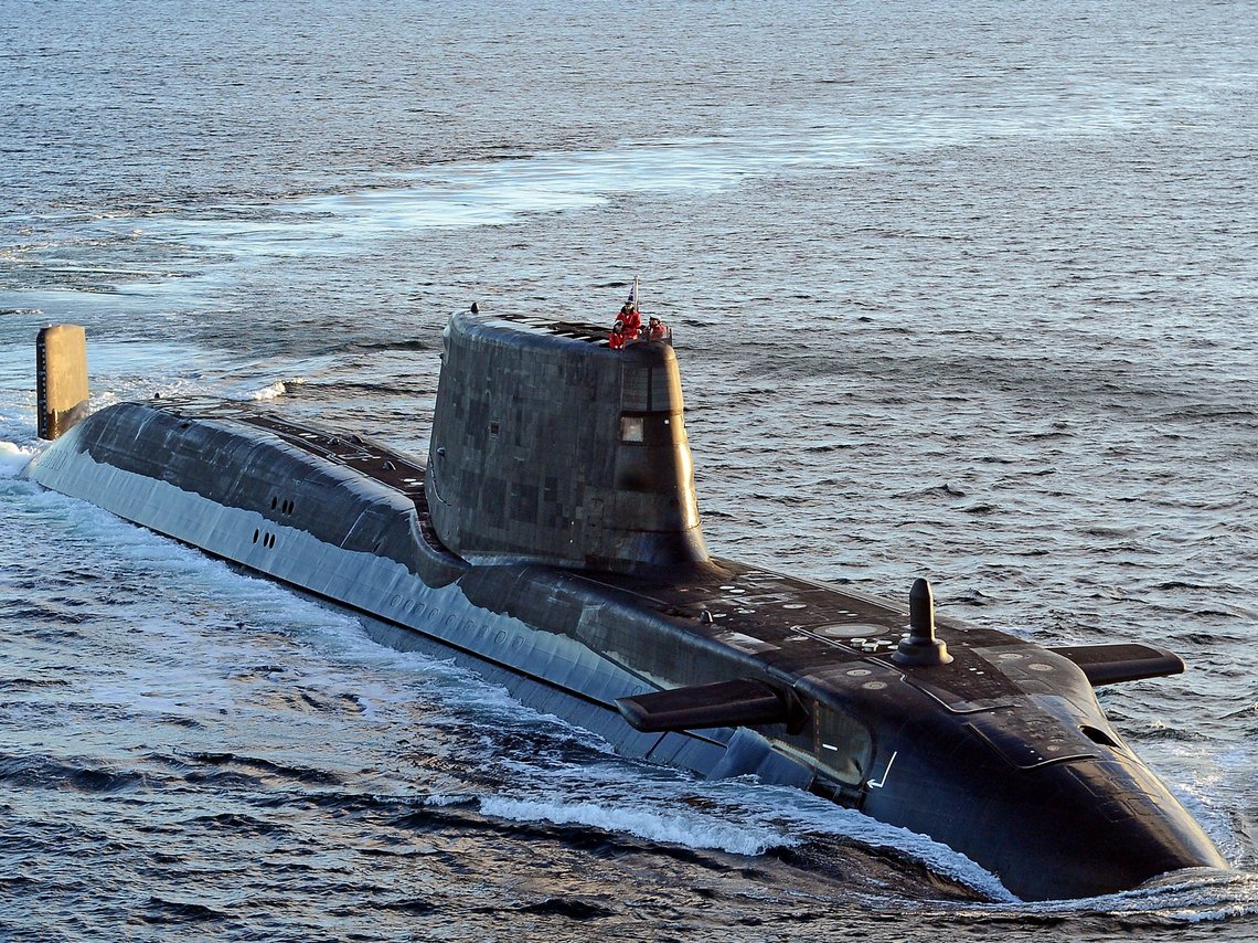 Ubåten HMS Agincourt av Astute-klassen som vises på bildet har fått nytt, mindre krenkende navn. Foto: © Crown Copyright 2012, OGL v1.0/ Wikimedia Ubåten HMS Agincourt av Astute-klassen som vises på bildet har fått nytt, mindre krenkende navn. Foto: © Crown Copyright 2012, OGL v1.0/ Wikimedia