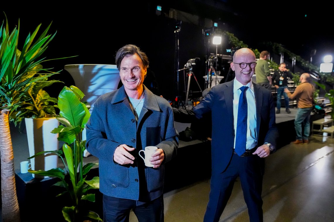 Hotelleier Petter Stordalen og Administrerende direktør i NHO, Ole Erik Almlid, under NHOs årskonferanse i Oslo Spektrum onsdag.
Foto: Lise Åserud / NTB Hotelleier Petter Stordalen og Administrerende direktør i NHO, Ole Erik Almlid, under NHOs årskonferanse i Oslo Spektrum onsdag.
Foto: Lise Åserud / NTB