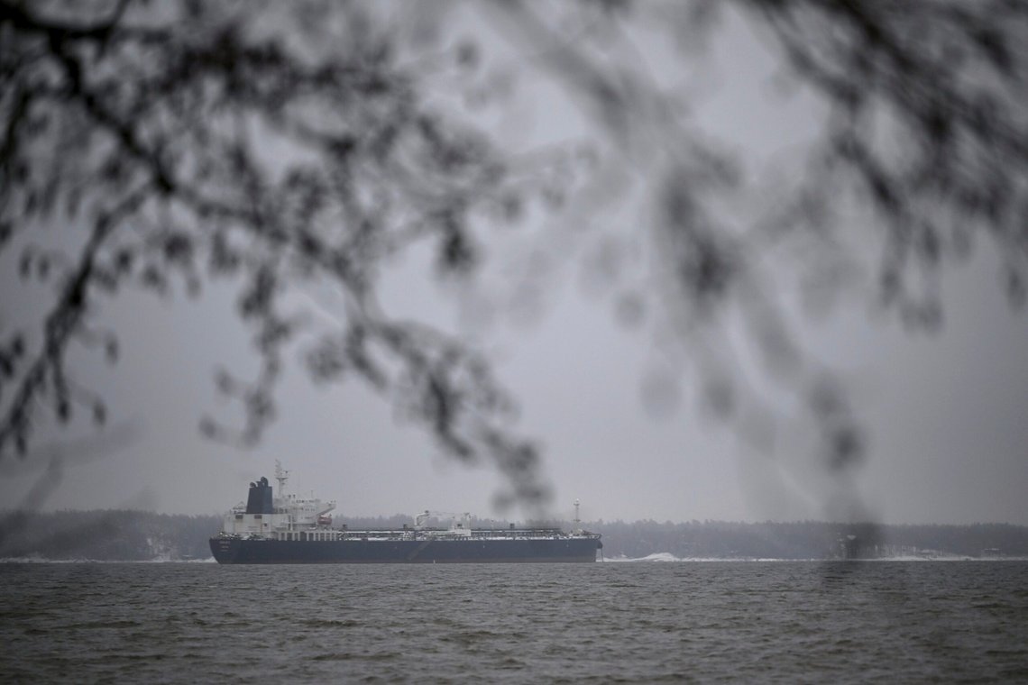 Oil tanker Eagle S suspected of the disruption of the Finland-Estonia power cable Estlink-2, is anchored near the Kilpilahti port in Porvoo, on the Gulf of Finland, Tuesday Jan. 7, 2025. (Antti Aimo-Koivisto/Lehtikuva via AP) Oil tanker Eagle S suspected of the disruption of the Finland-Estonia power cable Estlink-2, is anchored near the Kilpilahti port in Porvoo, on the Gulf of Finland, Tuesday Jan. 7, 2025. (Antti Aimo-Koivisto/Lehtikuva via AP)