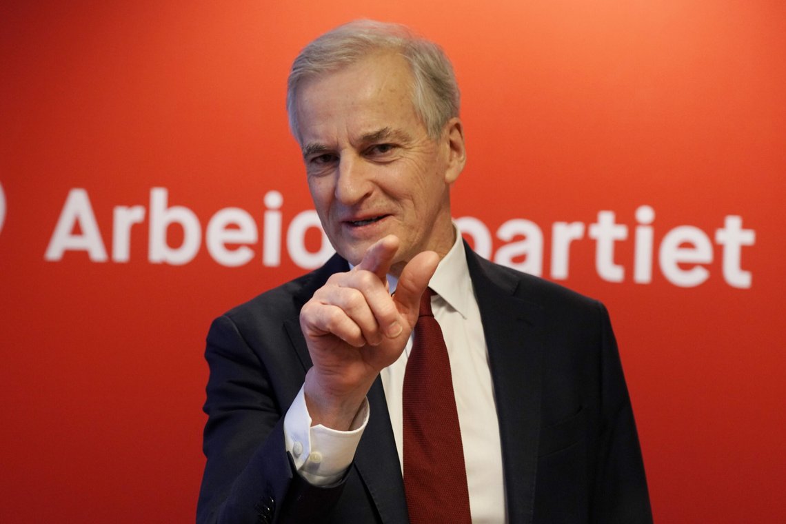 Statsminister Jonas Gahr Støre kunne ha sunget "Juksemaker pipelort" med bedre innlevelse enn Lill-Babs.
Foto: Ole Berg-Rusten / NTB Statsminister Jonas Gahr Støre kunne ha sunget "Juksemaker pipelort" med bedre innlevelse enn Lill-Babs.
Foto: Ole Berg-Rusten / NTB