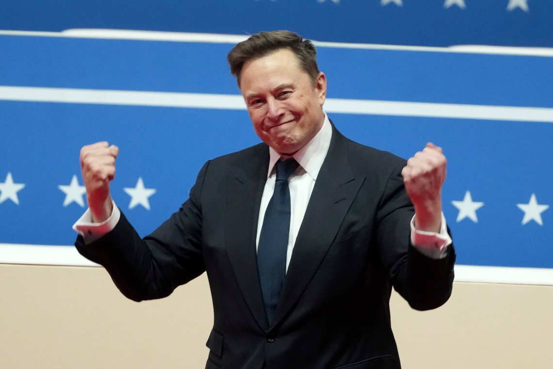 En håndgest fra Elon Musk under en tale i forbindelse med innsettelsen av Donald Trump mandag, har vekket sterke reaksjoner. Også vår utenriksminister ser tegn til nazisem i en vanlig håndbevegelse. Foto: Matt Rourke / AP / NTB En håndgest fra Elon Musk under en tale i forbindelse med innsettelsen av Donald Trump mandag, har vekket sterke reaksjoner. Også vår utenriksminister ser tegn til nazisem i en vanlig håndbevegelse. Foto: Matt Rourke / AP / NTB