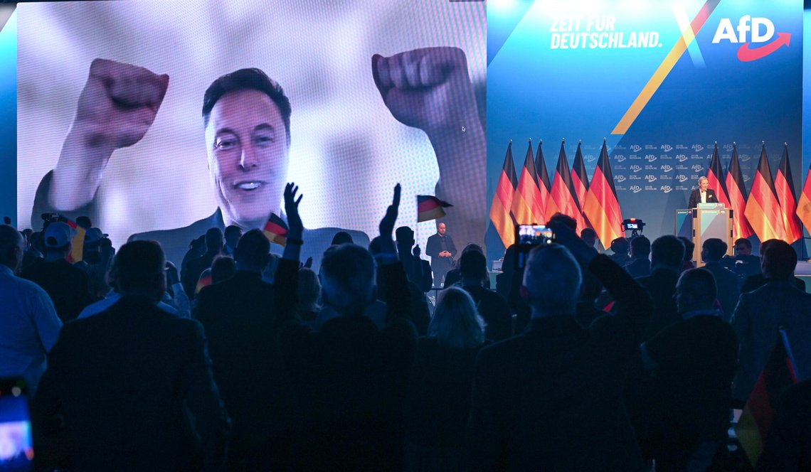 ELEKTRISK STEMNING: Elon Musk oppildnet omtrent 4.500 AfD-medlemmer like før valget i Tyskland. (Sebastian Willnow/dpa via AP) ELEKTRISK STEMNING: Elon Musk oppildnet omtrent 4.500 AfD-medlemmer like før valget i Tyskland. (Sebastian Willnow/dpa via AP)