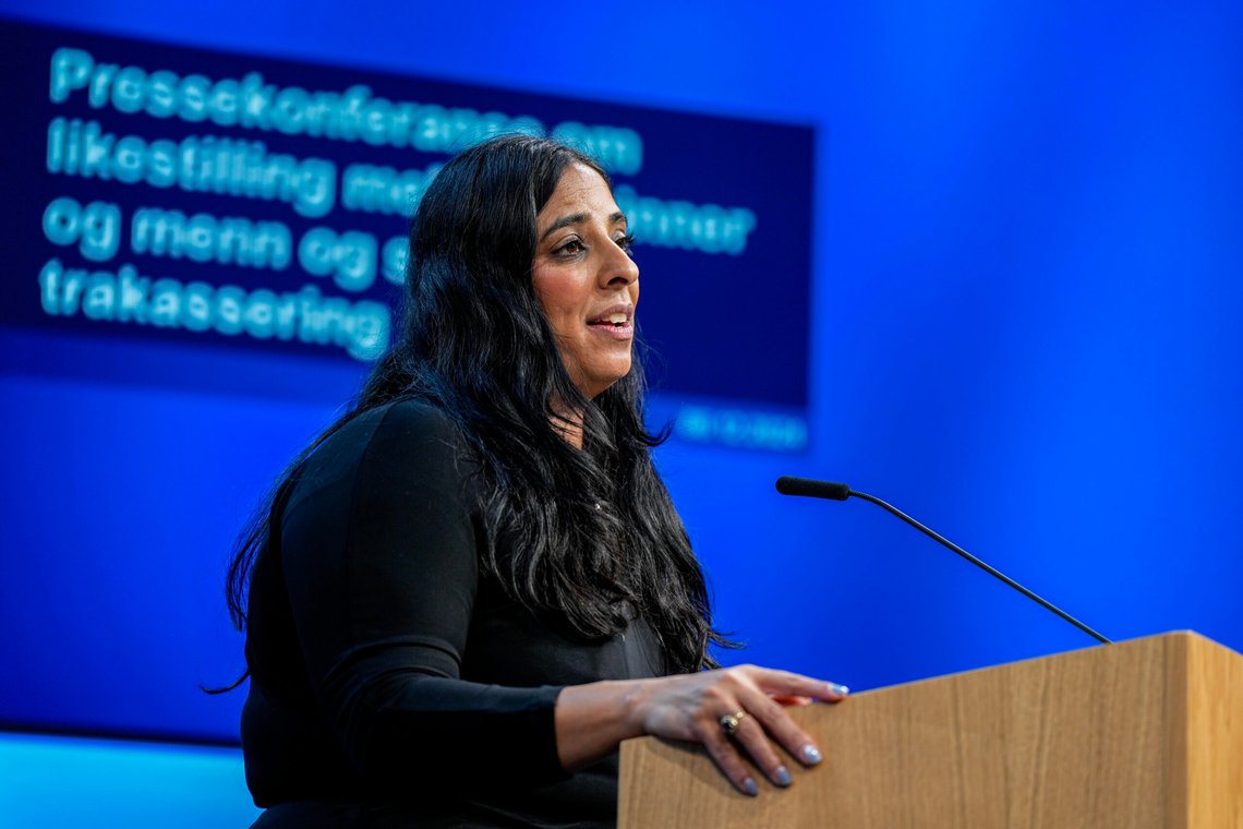 Kultur- og likestillingsminister Lubna Jaffery under en lansering av strategi for likestilling mellom kvinner og menn.
Foto: Cornelius Poppe / NTB Kultur- og likestillingsminister Lubna Jaffery under en lansering av strategi for likestilling mellom kvinner og menn.
Foto: Cornelius Poppe / NTB