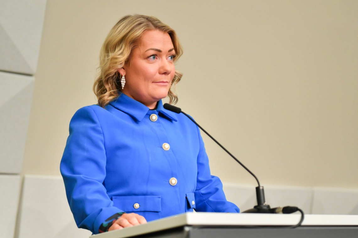 Daværende Forsknings- og utdanningsminister Sandra Borch (Sp) på pressekonferanse i 2024, der hun kunngjorde at hun trekker seg som statsråd på grunn av plagiat i sin masteroppgave. Foto: Rodrigo Freitas / NTB Daværende Forsknings- og utdanningsminister Sandra Borch (Sp) på pressekonferanse i 2024, der hun kunngjorde at hun trekker seg som statsråd på grunn av plagiat i sin masteroppgave. Foto: Rodrigo Freitas / NTB
