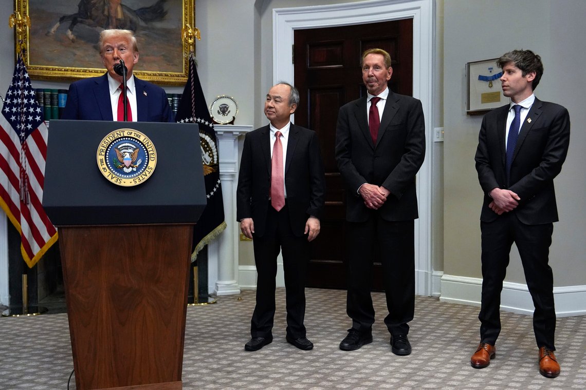 President Donald Trump (til venstre) sammen med Softbank-sjef Masayoshi Son, styreleder Larry Ellison i Oracle og OpenAI-topp Sam Altman. Foto: Julia Demaree Nikhinson / AP / NTB President Donald Trump (til venstre) sammen med Softbank-sjef Masayoshi Son, styreleder Larry Ellison i Oracle og OpenAI-topp Sam Altman. Foto: Julia Demaree Nikhinson / AP / NTB
