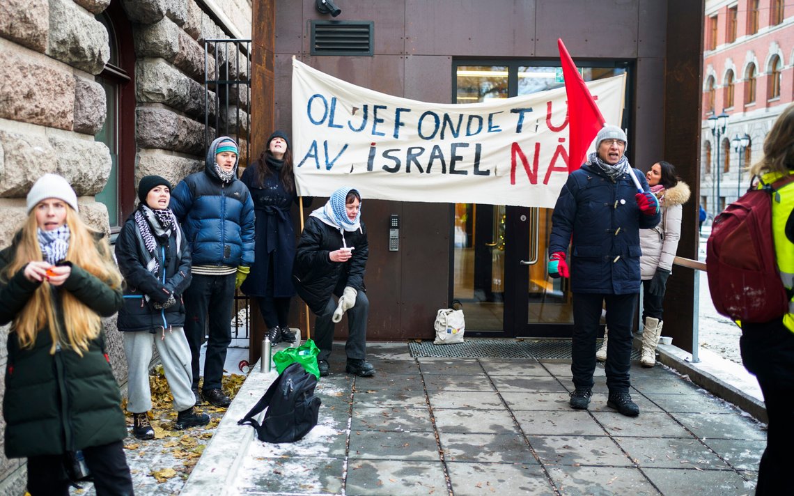 Palestinakomiteen under en av sine mange aksjoner. Her fra 2023.
Foto: Terje Pedersen / NTB Palestinakomiteen under en av sine mange aksjoner. Her fra 2023.
Foto: Terje Pedersen / NTB
