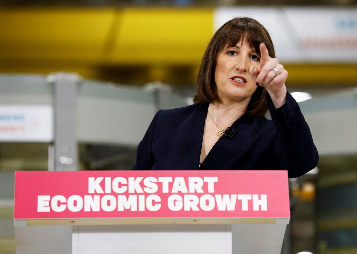 Rachel Reeves lover en «kickstart» for britisk økonomi. Men få tror på den britiske finansministeren. Foto: AP /Peter Cziborra/ NTB Rachel Reeves lover en «kickstart» for britisk økonomi. Men få tror på den britiske finansministeren. Foto: AP /Peter Cziborra/ NTB