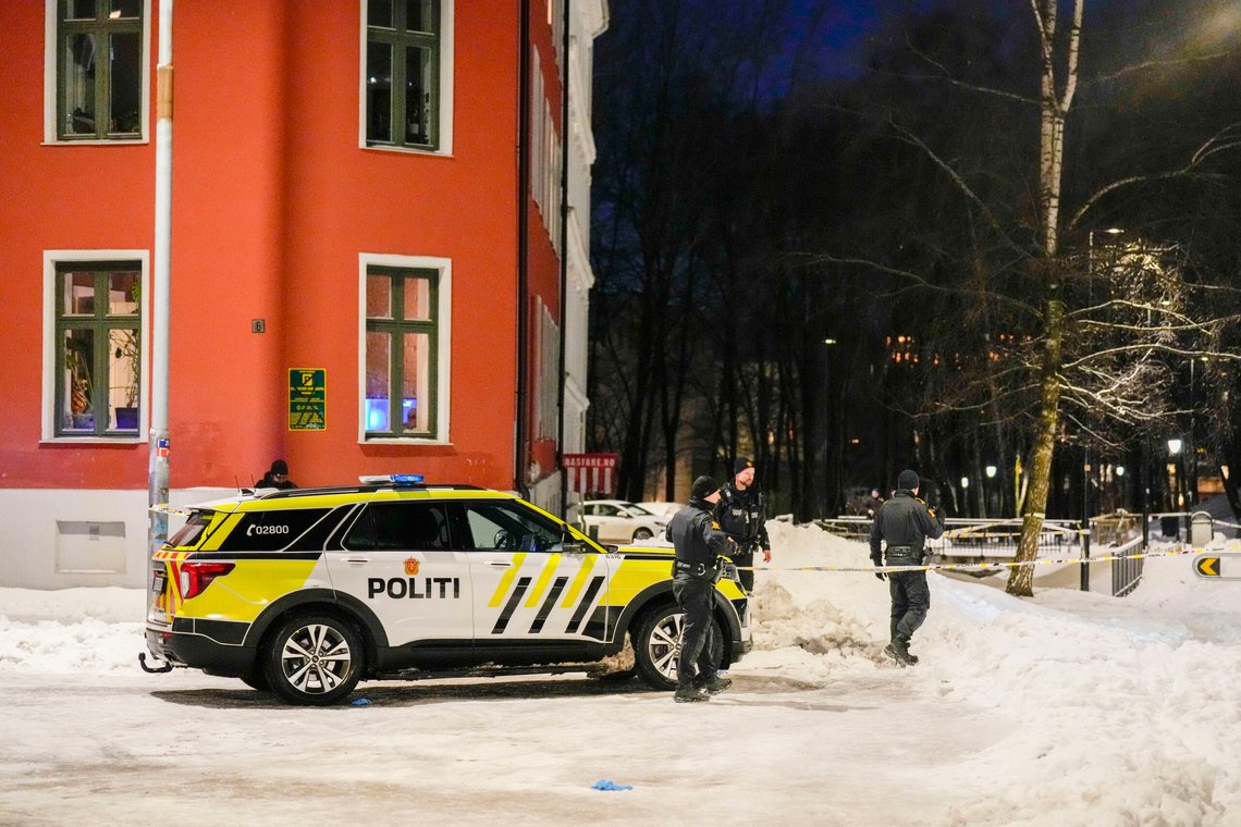 En person er alvorlig skadet etter å ha blitt knivstukket i Klosterenga park i Gamlebyen i Oslo onsdag. Foto: Fredrik Varfjell / NTB En person er alvorlig skadet etter å ha blitt knivstukket i Klosterenga park i Gamlebyen i Oslo onsdag. Foto: Fredrik Varfjell / NTB