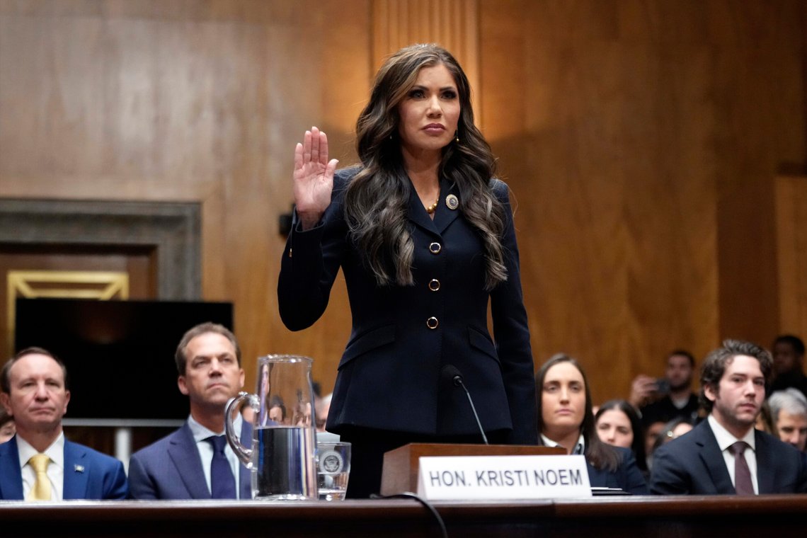 Kristi Noem, guvernør for Sør-Dakota, blir USAs nye sikkerhetssjef. (AP Photo/Ben Curtis, File) Kristi Noem, guvernør for Sør-Dakota, blir USAs nye sikkerhetssjef. (AP Photo/Ben Curtis, File)