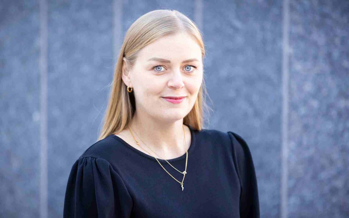 Høyres 2. nestleder, Tina Bru, prøver i et innlegg i Aftenposten å frita politikerne fra kritikk av konsekvensene av deres egen politikk, ved å fremstille det som et angrep på «demokratiet og institusjonene våre». (Foto: Høyre) Høyres 2. nestleder, Tina Bru, prøver i et innlegg i Aftenposten å frita politikerne fra kritikk av konsekvensene av deres egen politikk, ved å fremstille det som et angrep på «demokratiet og institusjonene våre». (Foto: Høyre)