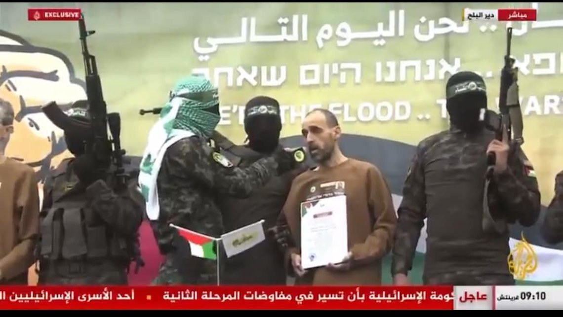 Eli Sharabi intervjues av Hamas. Foto: Skjermbilde video Eli Sharabi intervjues av Hamas. Foto: Skjermbilde video