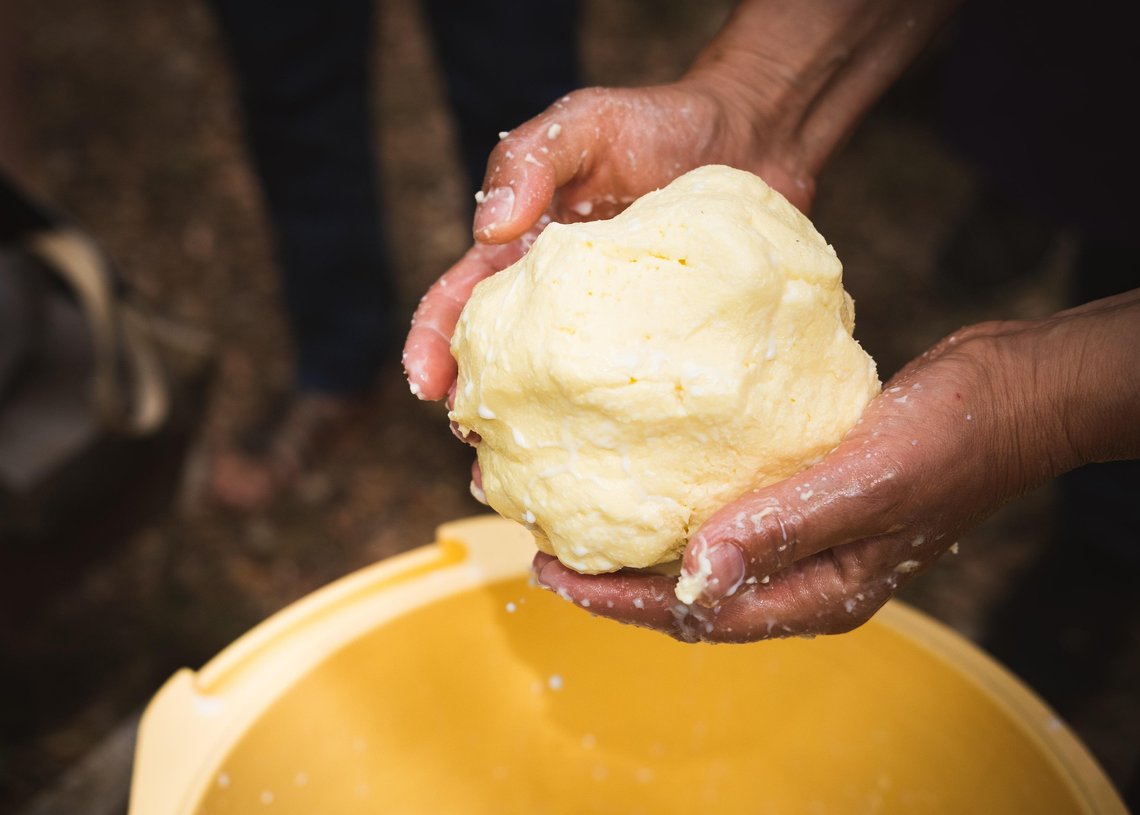 Margarin lages på fabrikker. Smør kan man enkelt lage hjemme i løpet av kort tid. Valget er enkelt! Foto: Pixabay Margarin lages på fabrikker. Smør kan man enkelt lage hjemme i løpet av kort tid. Valget er enkelt! Foto: Pixabay
