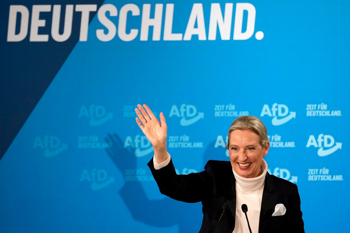 AfDs leder Alice Weidel vinker etter en tale på et nasjonalt valgkamparrangement i Heidenheim, Tyskland, 9. februar 2025. Foto: Matthias Schrader, AP-NTB. AfDs leder Alice Weidel vinker etter en tale på et nasjonalt valgkamparrangement i Heidenheim, Tyskland, 9. februar 2025. Foto: Matthias Schrader, AP-NTB.