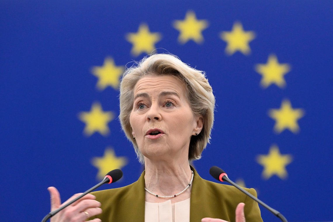 Ursula von der Leyen og EU-kommisjonen vil ta opp kampen mot USA og Kina ved å satse på ren energi i sin industri. Foto: AP/Pascal Bastien/NTB Ursula von der Leyen og EU-kommisjonen vil ta opp kampen mot USA og Kina ved å satse på ren energi i sin industri. Foto: AP/Pascal Bastien/NTB