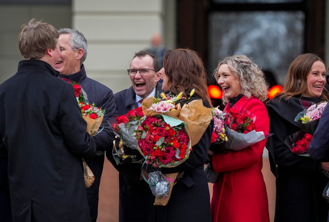 Oslo 20250204.
Statsminister Jonas Gahr Støre utnevner ny regjering, og kommer ut på Slottsplassen etter statsrådsmøtet på Slottet.
Foto: Lise Åserud / NTB Oslo 20250204.
Statsminister Jonas Gahr Støre utnevner ny regjering, og kommer ut på Slottsplassen etter statsrådsmøtet på Slottet.
Foto: Lise Åserud / NTB