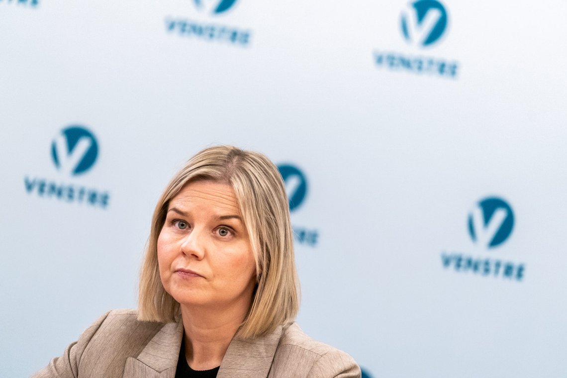 – Ingen tvang Ap til å gå i regjering med Senterpartiet, sa Venstre-leder Guri Melby i sin tale til landsstyret. Etter at Sp gikk ut av regjeringen, mener Melby at statsministeren må gjøre ord til handling i spørsmål om Europa. Foto: Thomas Fure / NTB – Ingen tvang Ap til å gå i regjering med Senterpartiet, sa Venstre-leder Guri Melby i sin tale til landsstyret. Etter at Sp gikk ut av regjeringen, mener Melby at statsministeren må gjøre ord til handling i spørsmål om Europa. Foto: Thomas Fure / NTB