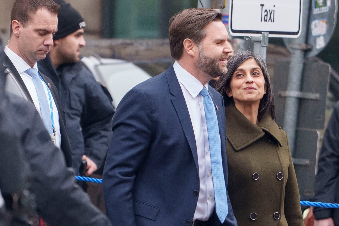 München, Tyskland 20250214.
USAs visepresident J.D. Vance sammen med kona, Usha Chilukuri Vance deltar på den årlige sikkerhetskonferansen i München.
Foto: Javad Parsa / NTB München, Tyskland 20250214.
USAs visepresident J.D. Vance sammen med kona, Usha Chilukuri Vance deltar på den årlige sikkerhetskonferansen i München.
Foto: Javad Parsa / NTB