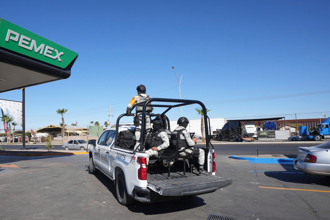 Mexico har etter press fra president Trump sendt 10.000 soldater til grenseområdene, og det fungerer. Samtidig returneres mengder av illegale migranter hver dag. Foto: AP /Fernando Llano/ NTB Mexico har etter press fra president Trump sendt 10.000 soldater til grenseområdene, og det fungerer. Samtidig returneres mengder av illegale migranter hver dag. Foto: AP /Fernando Llano/ NTB