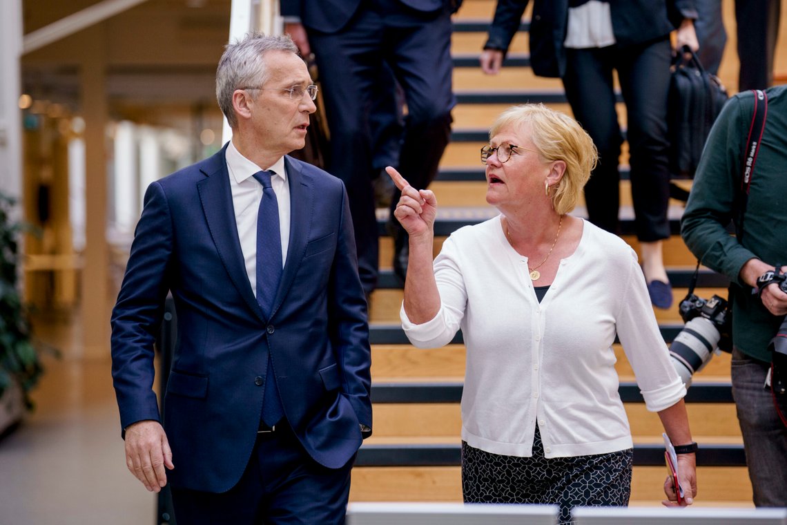 Oslo 20230602.
Natos generalsekretær Jens Stoltenberg sammen med direktør for Cicero, Kristin Halvorsen, på besøk hos klimainstituttet Cicero i møterom Forum i Forskningsparken i Oslo.
Foto: Stian Lysberg Solum / NTB Oslo 20230602.
Natos generalsekretær Jens Stoltenberg sammen med direktør for Cicero, Kristin Halvorsen, på besøk hos klimainstituttet Cicero i møterom Forum i Forskningsparken i Oslo.
Foto: Stian Lysberg Solum / NTB