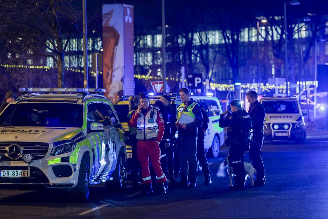 Oslo 20250206.
Skudd skal ha blitt avfyrt da en person ble ranet i et parkeringshus på Tjuvholmen i Oslo torsdag kveld. Politiet er på stedet med flere mannskaper.
Foto: Amanda Pedersen Giske / NTB Oslo 20250206.
Skudd skal ha blitt avfyrt da en person ble ranet i et parkeringshus på Tjuvholmen i Oslo torsdag kveld. Politiet er på stedet med flere mannskaper.
Foto: Amanda Pedersen Giske / NTB