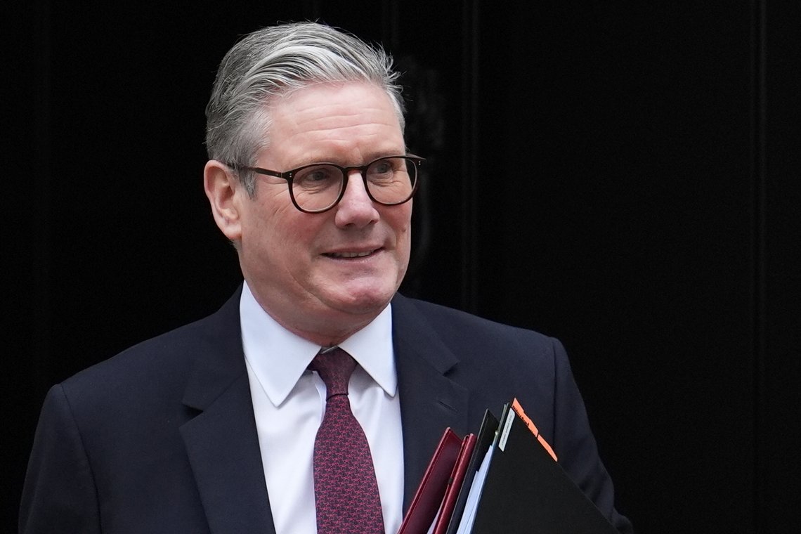 Storbritannias statsminister Keir Starmer sier at han er klar til å sende britiske soldater til Ukraina. Foto: Jordan Pettitt / PA / AP / NTB Storbritannias statsminister Keir Starmer sier at han er klar til å sende britiske soldater til Ukraina. Foto: Jordan Pettitt / PA / AP / NTB
