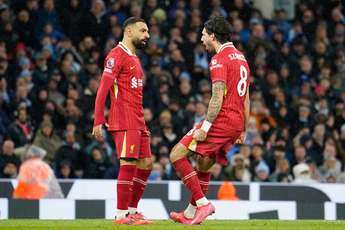 Mohamed Salah og Dominik Szoboszlai sto for målene da Liverpool knuste Manchester City. Foto: Dave Thompson / AP / NTB Mohamed Salah og Dominik Szoboszlai sto for målene da Liverpool knuste Manchester City. Foto: Dave Thompson / AP / NTB