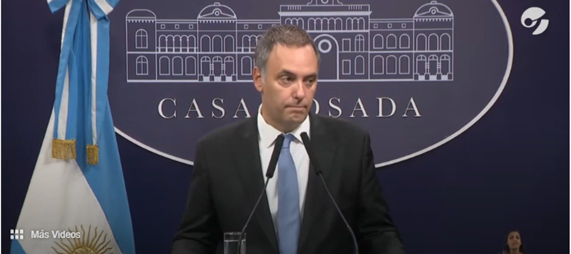 Talsmann for Argentinas president Javier Milei fortalte under en pressekonferanse i dag at landet trekker seg ut av WHO. Stillbilde video Talsmann for Argentinas president Javier Milei fortalte under en pressekonferanse i dag at landet trekker seg ut av WHO. Stillbilde video
