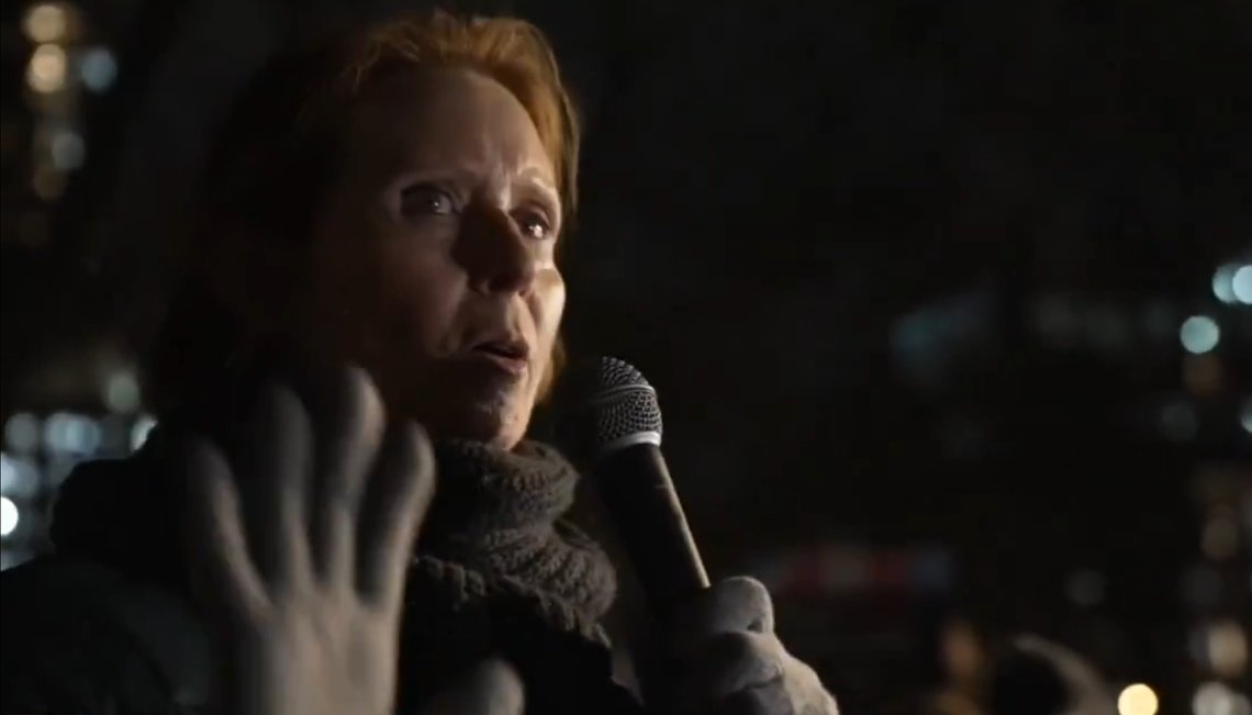 MOR: Cynthia Nixon (58), mest kjent for rollen som Miranda i Sex og singelliv, skryter av at datteren hennes har fjernet brystene for å bli «transmann». Foto: X MOR: Cynthia Nixon (58), mest kjent for rollen som Miranda i Sex og singelliv, skryter av at datteren hennes har fjernet brystene for å bli «transmann». Foto: X