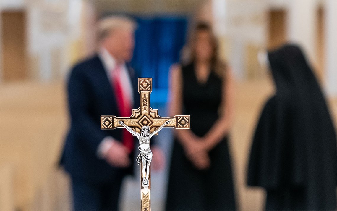 President Donald J. Trump og førstedame Melania Trump møter søster Donata Farbaniec fra Sisters of Our Lady of Mercy i Saint John’s Church i juni 2020. Official White House Photo by Andrea Hanks President Donald J. Trump og førstedame Melania Trump møter søster Donata Farbaniec fra Sisters of Our Lady of Mercy i Saint John’s Church i juni 2020. Official White House Photo by Andrea Hanks