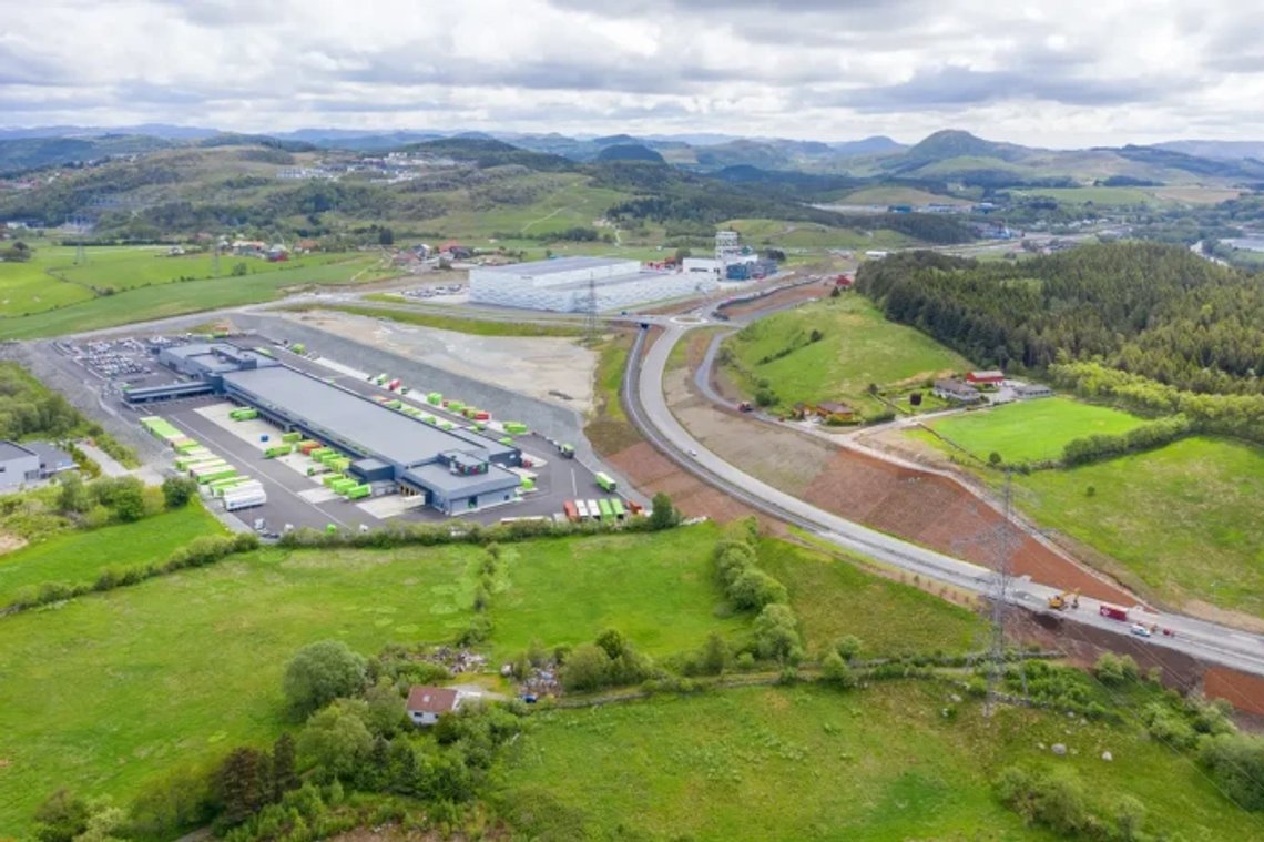 Vagle ligger rett utenfor Sandnes, og har ingen problemer med industri, som man her ser ved godsterminalen i området. Men industri bør tross alt være noe lønnsomt. Foto: Sandnes kommune Vagle ligger rett utenfor Sandnes, og har ingen problemer med industri, som man her ser ved godsterminalen i området. Men industri bør tross alt være noe lønnsomt. Foto: Sandnes kommune