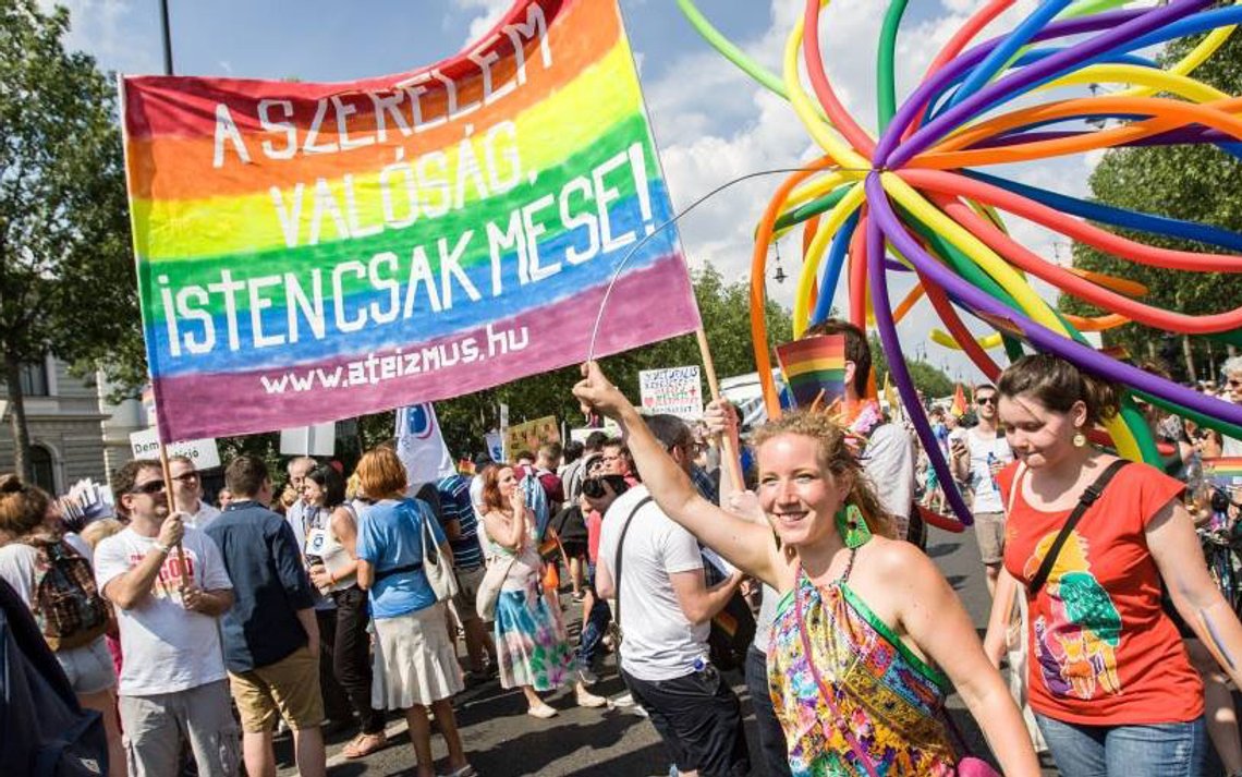Ungarsk ateistforening på Budapest Pride 2016. Foto: Tételes istentagadó CC BY-SA 4.0 Ungarsk ateistforening på Budapest Pride 2016. Foto: Tételes istentagadó CC BY-SA 4.0
