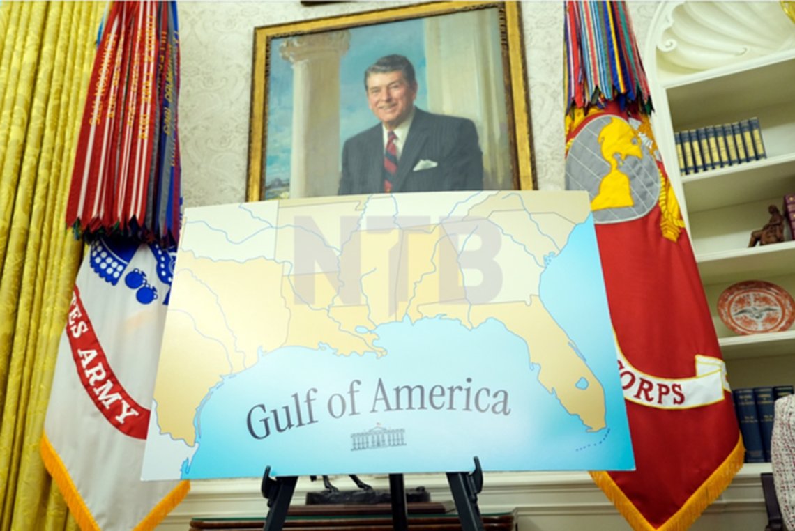 Et kart med ordene "Gulf of America" ses i Det ovale kontor under et arrangement med president Donald Trump i Det hvite hus, tirsdag 11. februar 2025, i Washington. Foto/Alex Brandon/NTB Et kart med ordene "Gulf of America" ses i Det ovale kontor under et arrangement med president Donald Trump i Det hvite hus, tirsdag 11. februar 2025, i Washington. Foto/Alex Brandon/NTB