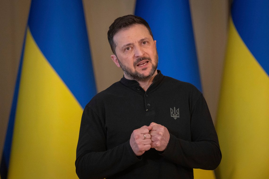 Ukrainas president Volodymyr Zelenskyj hevder at Putin forbereder sine styrker på en ny bakkeinvasjon av Ukraina. Foto: Efrem Lukatskyj / AP / NTB Ukrainas president Volodymyr Zelenskyj hevder at Putin forbereder sine styrker på en ny bakkeinvasjon av Ukraina. Foto: Efrem Lukatskyj / AP / NTB