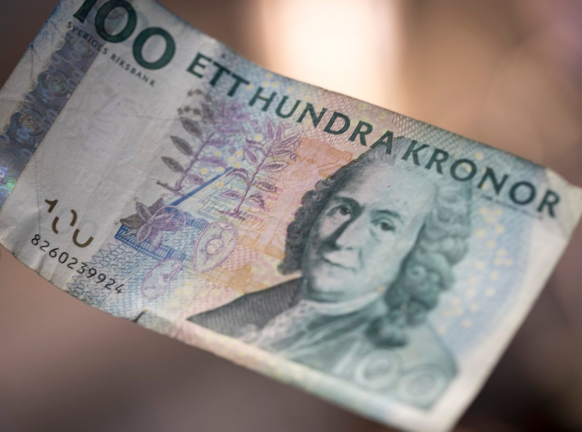 Oslo 20160708.
Svenske 100-kronesedler. Svensk valuta.
Foto: Torstein Bøe / NTB Oslo 20160708.
Svenske 100-kronesedler. Svensk valuta.
Foto: Torstein Bøe / NTB
