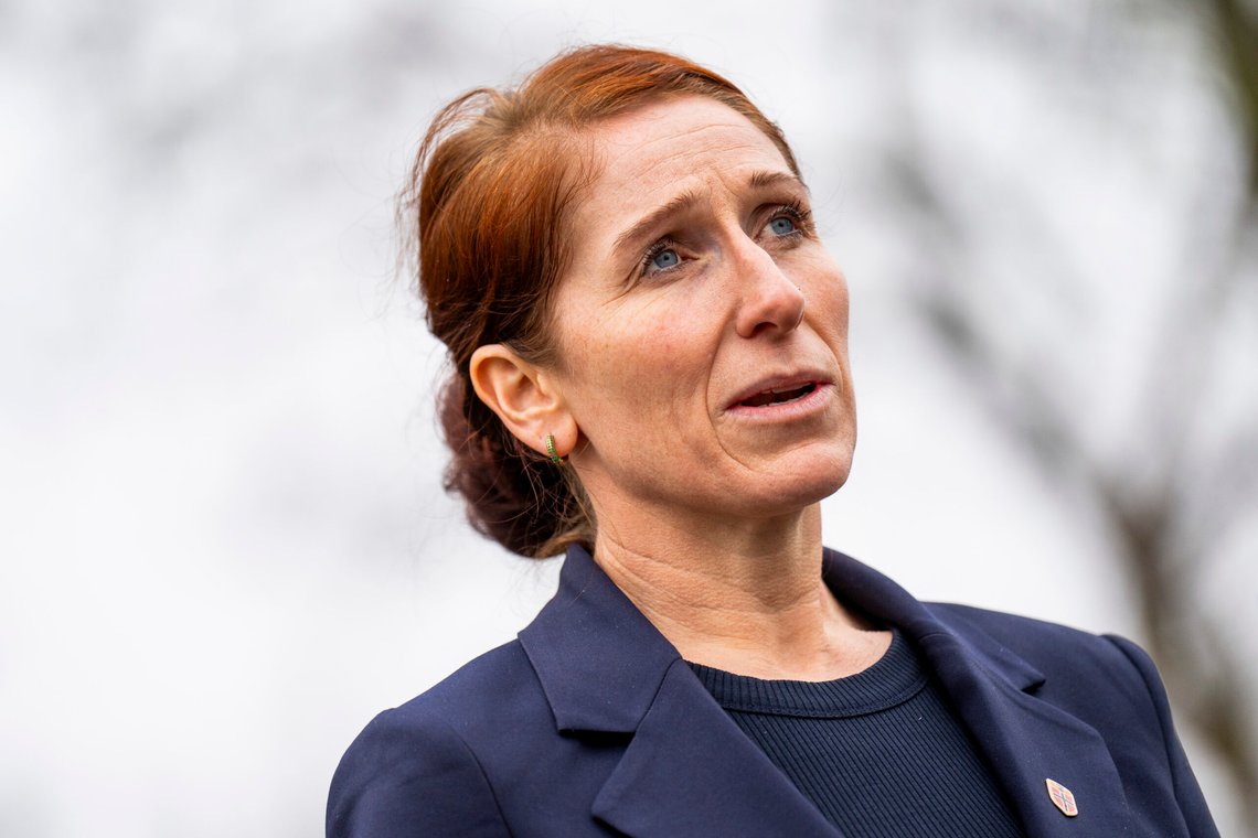 Debrecen , Ungran 20250323.
Fotballpresident i Norges fotballforbund Lise Klaveness møter pressen utenfor spillerhotellet før VM-kvalifiseringskampen mot Israel.
Foto: Fredrik Varfjell / NTB Debrecen , Ungran 20250323.
Fotballpresident i Norges fotballforbund Lise Klaveness møter pressen utenfor spillerhotellet før VM-kvalifiseringskampen mot Israel.
Foto: Fredrik Varfjell / NTB