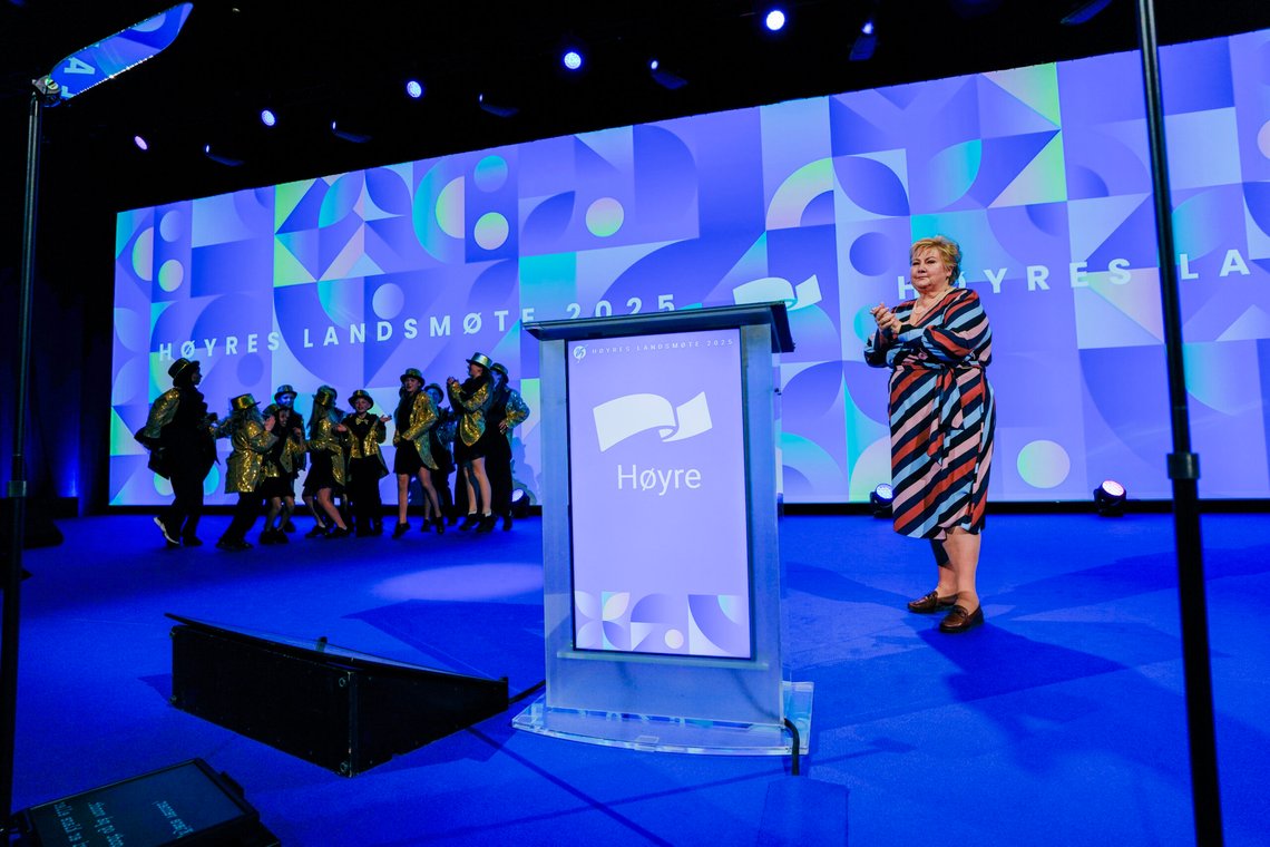 Høyre-leder Erna Solberg taler til landsmøtet på Thon Hotel Oslo Airport på Gardermoen torsdag. Foto: Lise Åserud / NTB Høyre-leder Erna Solberg taler til landsmøtet på Thon Hotel Oslo Airport på Gardermoen torsdag. Foto: Lise Åserud / NTB